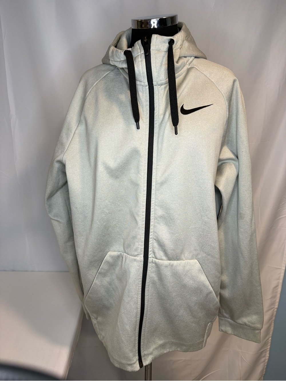 Nike Men’s Light Gray Full-Zip Performance Hoodie with Black Accents